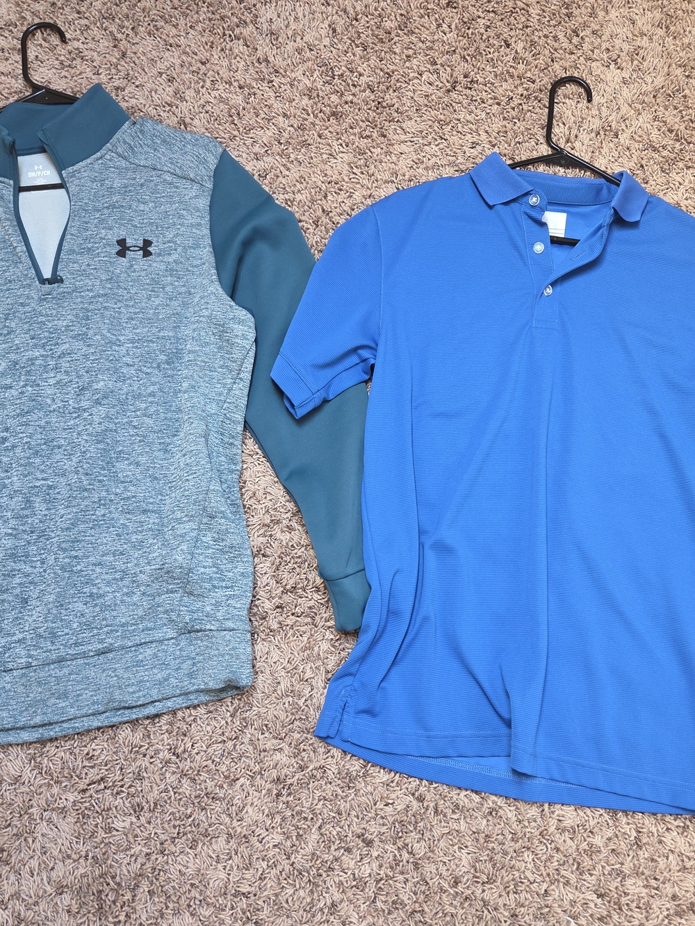 Womens size small 2 piece lot of under armour and Callaway tops